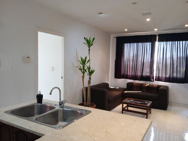 Renta de apartamento independiente de 1 habitación con vista al mar - Img 60404744