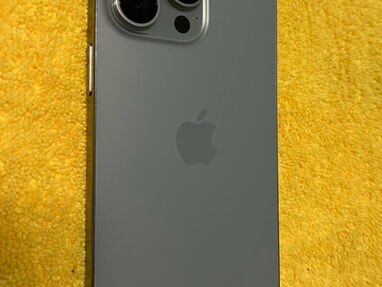 iPhone 15Pro Max a precio de regalo,igual lo cambio por menor y vuelto,pero solo iPhone,y por favor nada con detalles - Img 64222411