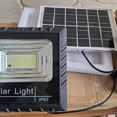 Lámpara solar 200W + Panel Solar 25W. Batería: LiFePO4 de 3,2 V/5 Ah. IP67 - Img 114696218