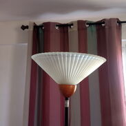 Elegante lampara de pie - Img 45614538