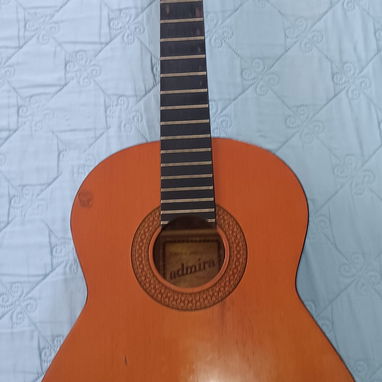 Guitarra Clasica Española de marca reconocida, Admira , modelo Sonia - Img 123339169