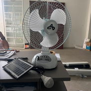 Ventilador recargable con bombillos y panel incluidos 60usd 🚨 - Img 56351994