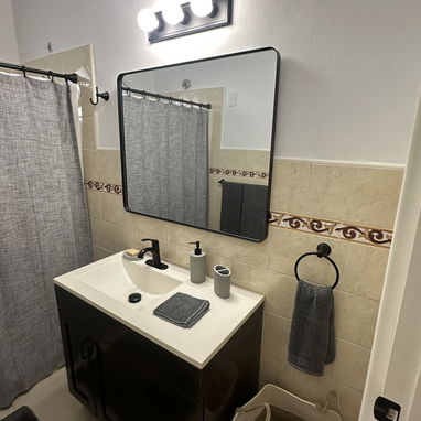 SE VENDE POR EL DUEÑO bello apartamento en Vedado ,  25 y J - Img 108274738