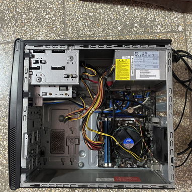 Torre de PC. Con microprocesador Intel i3 - 3/5