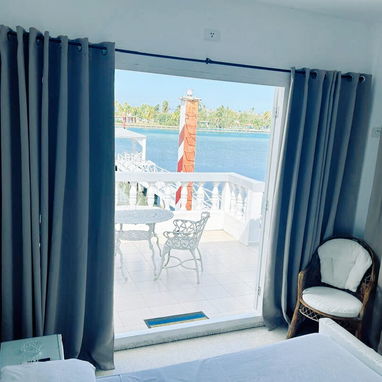 🏠 Casa De Renta En Santa Fé. 🌊 Tiene acceso al mar. 🛏️3 habitaciones. 💵40 usd por habitación.📱 Reserva: +5355149761 - 8/10
