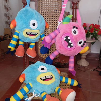 Mochila de momonsters unidades limitadas - Img 104229539