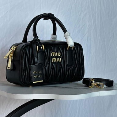 Carteras de lujo estilo Miu Miu $100 Domicilio incluido 🚗 Bolsos acolchados 4 colores. ¡Mejores precios y calidad aquí! - 3/5