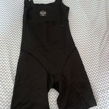 Vendo faja reductora enteriza de mujer. Contactar con Isabela al 58264306. Más información por WhatsApp. - 7/7