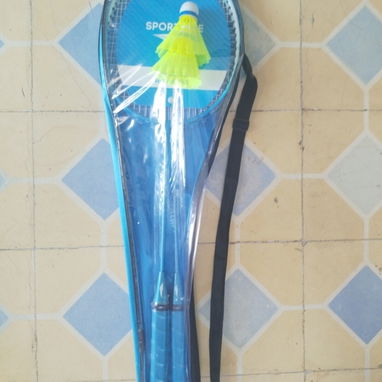 Juego de 2 raquetas de tenis 🎾 nuevas con su pelota 🥎 y 2 raquetas nuevas de bádminton 🏸 con  2 volantes. 50 USD cada - 2/3