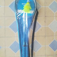 Juego de 2 raquetas de tenis 🎾 nuevas con su pelota 🥎 y 2 raquetas nuevas de bádminton 🏸 con  2 volantes. 50 USD cada - Img 58181448