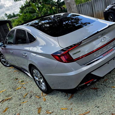 Vendo o negocio yhunday Sonata 2023 Limited con techo de crsital motor 2.5 - Img 102846206