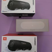 52830802 , BOCINA JBL CHARGE 5 100% ORIGINAL , BOCINA BEATS PILL EDICIÓN ESPECIAL ( KIM KARDASHIAN ) SELLADAS EN CAJA - Img 51756653