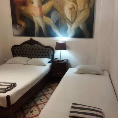 🍽️📶🚿 Hostal de 5 Habitaciones en el Centro de la Ciudad. 🍽️ Servicios adicionales disponibles1305 - Img 94224065