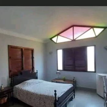 Ref#98. Oportunidad de inversión!!! Con una arquitectura y un diseño único se vende espectacular chalet década del 50!!! - 9/10