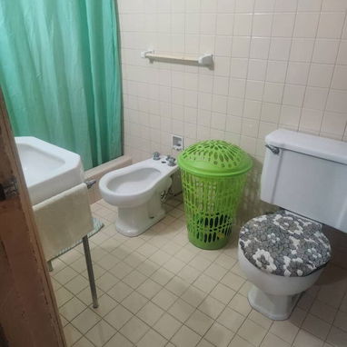Ofertaaa a 5 cuadras del mar!!! En Cojimar linda casa con posibilidad de garaje!!! - Img 122080021