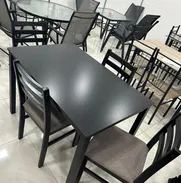 Mesa de comedor y sus cuatro sillas. Mensajería incluida - Img 50758260