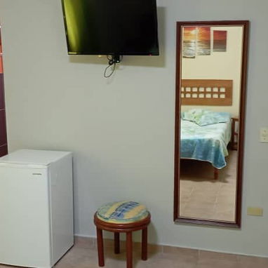 ¡APARTAMENTO DE LUJO EN CUBA! 🌴 3 Habitaciones, 3 Baños Privados, AC, Cocina Equipada. IDEAL GRUPOS/FAMILIAS. - Img 121650529