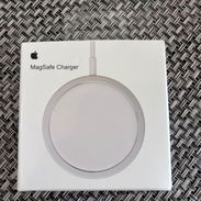 🔌 Apple MagSafe Charger Precio: 25usd Beneficios diarios: • Carga inalámbrica rápida y segura ⚡ • Alineación magnética - Img 57401358