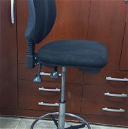 Se vende silla giratoria para oficina, escritorio y computadora - Img 45817355