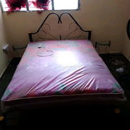 CAMA CON COLCHÓN Y MESITAS $150 usd - Img 50990245