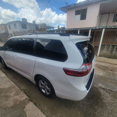 Se vende Toyota Sienna - 2/9