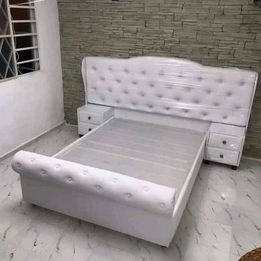 Cama tapizada con pielera - Img 123202154