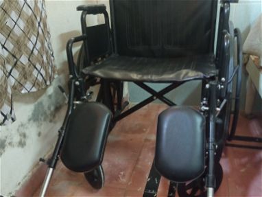 Se vende silla de ruedas especial y andador - Img 66502019