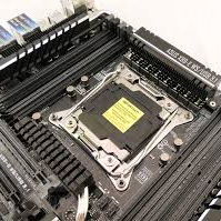 Nueva en su caja Board ASUS X99-E WS con todos sus accesorios - Img 120302571