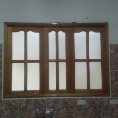 Se realizan trabajos en carpintería - Img 124299372
