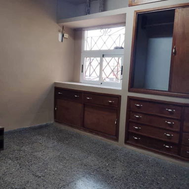 Apto en el Vedado en primer piso a pasos de 23, 12 y Línea !!! - Img 119754895