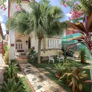 DOS CASAS EN UNA SOLA PROPIEDAD EN EL CORAZÓN DE MIRAMAR - Img 56414542