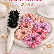💖 Hoy vengo con este combo *Rizos Perfectos – 20 USD* Para las rizadas de por acá 😍 *Incluye:* ✨ 12 felpas de sat - Img 56075656
