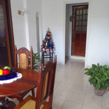 SE VENDE PROPIEDAD DE DOS NIVELES EN DIEZ DE OCTUBRE - 4/10