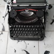 Máquina de escribir marca Olympia - Img 45300313
