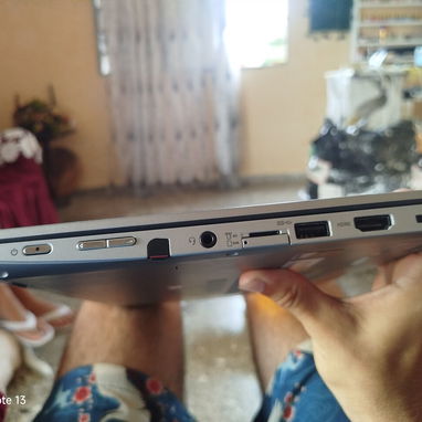Laptop Lenovo Thinkpad i7 de 6ta 8 GB de ram y 256gb, pantalla táctil y batería de larga duración - 4/4
