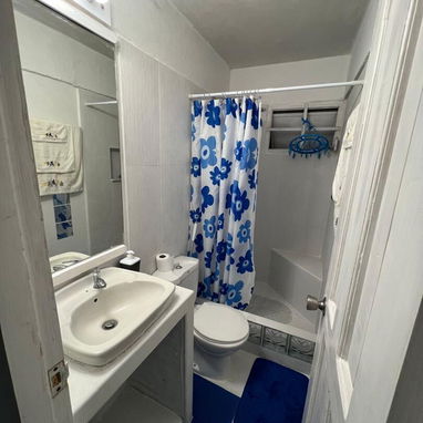 Renta fija de apartamento 2 hab. en el Vedado - Img 102049881