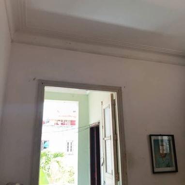 Apartamento en buen estado constructivo en el segundo piso de un edificio capitalista de 4 pisos en el Vedado - 5/10