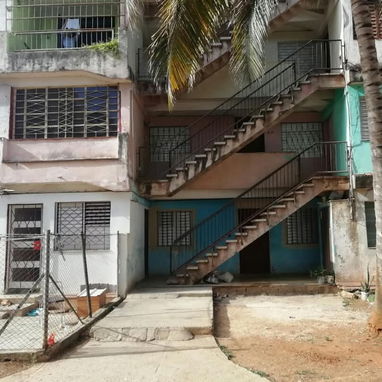 Permuto o vendo apto de 3/4 con closets, en primer piso, sala comedor amplia, baño y cocina enchapdos, con la instalació - 3/4