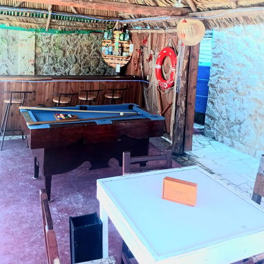 Se renta casa Alain a solo 1 cuadra del mar de Guanabo. Tenemos puscina, billar, planta eléctrica..whatssap 5 2959440 - Img 121060841