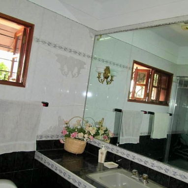 Biplanta de esquina ubicada en el corazón de Nuevo Vedado !!! - Img 120941410