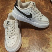 Tenis Nike originales de uso para niño - Img 56757743