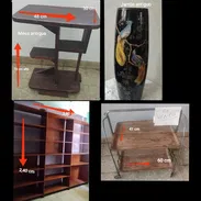 Mesa antigua, minibar, jarrón antiguo y estante de madera de - Img 56596553