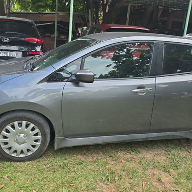Carro: Nissan Leaf 2022 - 2/2
