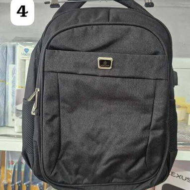 Mochila amplia y acolchada, ideal para trabajo, universidad y uso diario. 💰30 USD.Varios modelos. Escríbeme al 56249037 - 4/7