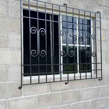 Realizamos trabajos de herrería dándole seguridad a su hogar,con rejas de protección con garantía, calidad y excelencia - Img 123151100