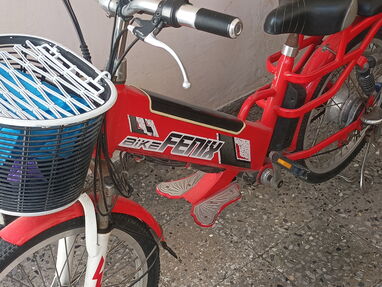 se vende bicicleta eléctrica con batería en mal estado - Img main-image