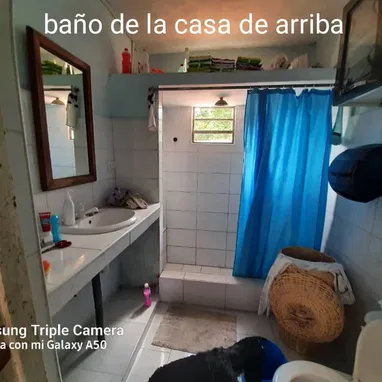 Se vende casa independiente de dos plantas en guanabacoa reparto mañana, ideal para familia grande - Img 123334982