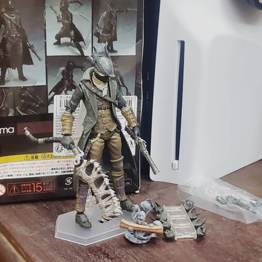 Figura de coleccion del cazador de Bloodborne - 2/4