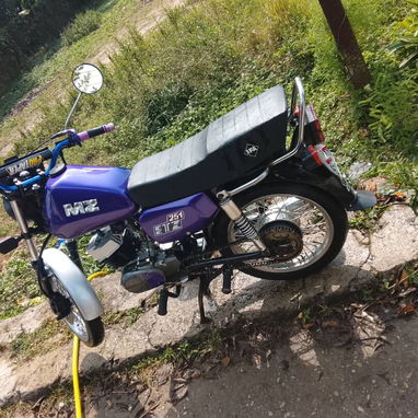Vendo  moto con carrocería mz 251 unidad de ax100 - Img 119710938