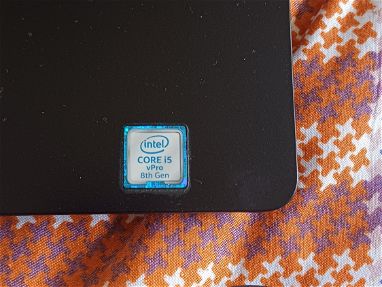 ❗❗❗❗Se vende laptop Dell de poco uso❗❗❗❗ 💵 $300.00 USD  ❌i5 de, 8va gen, RAM 16, GB 300 SOLIDO ❌ se vende con audífonos - Img main-image